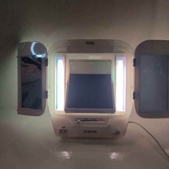 JERDON LILAC COLOR MAKEUP MIRROR RARE WORKING HTF GREAT CONDITION - Picture 4 of 5